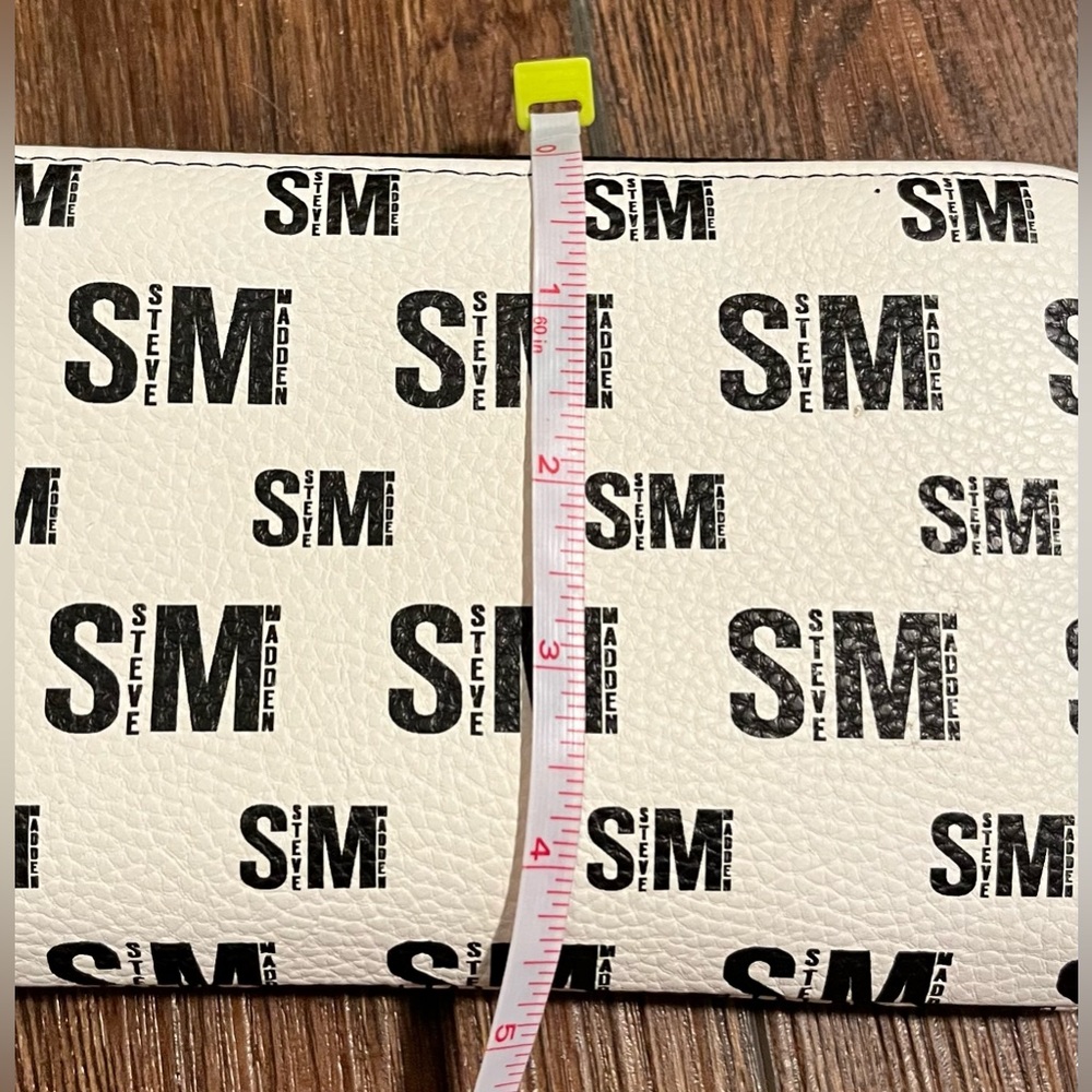 Steve Madden wallet/wristlet.  Zipper closure. Lots of space. Black & white. - Picture 13 of 15